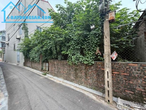 Bán đất mặt ngõ đường Lạc Long Quân , diện tích 120m2,giá 35 tỷ