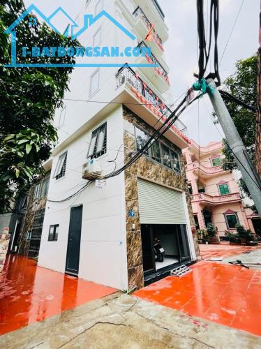 Phúc lợi long biên 8 tỷ 40m xây 6 tầng thang máy ô tô đỗ cửa