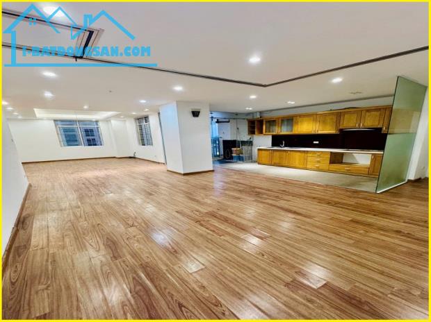 Hiếm, bán căn 3PN chung cư đường Võ Chí Công, tầng 9 căn góc view thoáng 95m2 8.6 tỷ