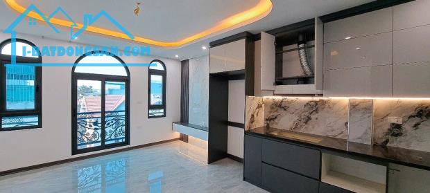 Nhà Mới Ở Ngay, Gần Aeon Long Biên, Xây 6T Thang Máy, DT 45m2, Ôtô Đỗ Cửa, Ba Bước Ra Phố