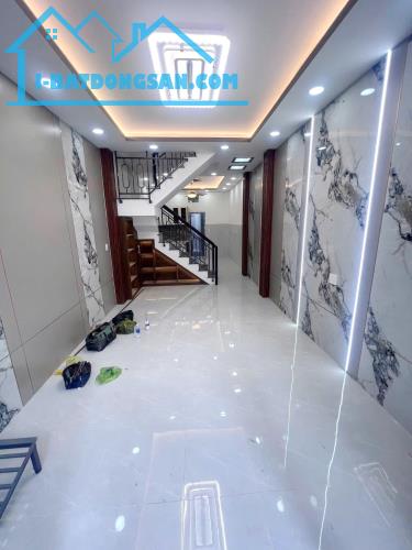Nhà mới 5 tầng hẻm thông đường Tùng Thiện Vương P12Q8. Giá: 4.98 tỷ