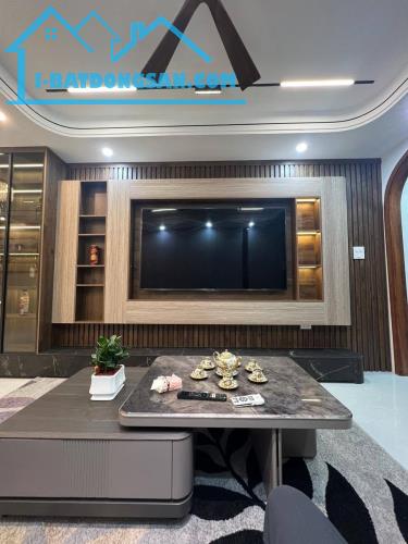 Bán Nhà Tây Sơn, Đống Đa 35/41m, 6 tầng, mt 4m, giá 12.3 tỷ.