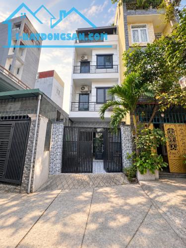 Bán nhà đẹp hẻm xe hơi 3 tầng Bờ Bao Tân Thắng, gần chợ trường học, Aeon Tân Phú chỉ 8.Xtỷ