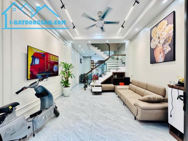 Bán nhà Hồ Sen, nhà xây 4 tầng, 40m2 Mặt tiền 3.8m, giá nhỉnh 3 tỷ