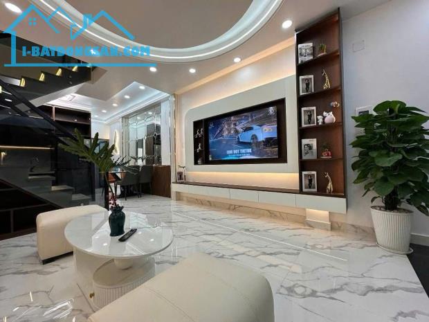 Nhà MỚI Huỳnh Tấn Phát thông Bùi Văn Ba – 3PN – FULL Nội Thất