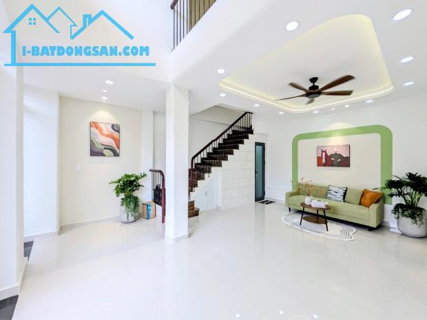 Bán Nhà MTKD Phạm Văn Đồng, 6 Tầng Ngang Rộng 5m ~ 40m2 Chỉ 10,85 tỷ