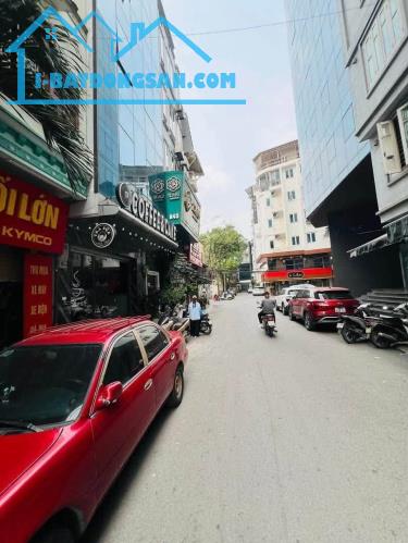 TÒA VĂN PHÒNG NGUYỄN CHÁNH – 66M² – MT 4,5M – 7 TẦNG – THANG MÁY – 3 Ô TÔ TRÁNH – VỈA HÈ