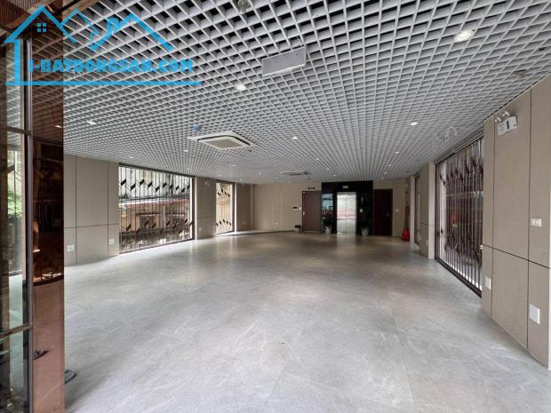 TÒA VĂN PHÒNG MẶT PHỐ VƯƠNG THỪA VŨ – 160M² – MT 9M – 9 TẦNG – 1 HẦM – 3 THOÁNG – VỈA HÈ