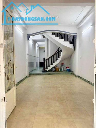 Mặt tiền đối diện Parc Mall Cao Lỗ 4x15 Hoàn công 4 tầng đầy đủ