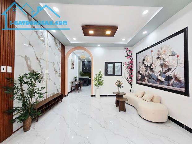 Lê Văn Quới nhà mới xâg 2 tầng – ngang 4m vuông vức, hxhi 5m