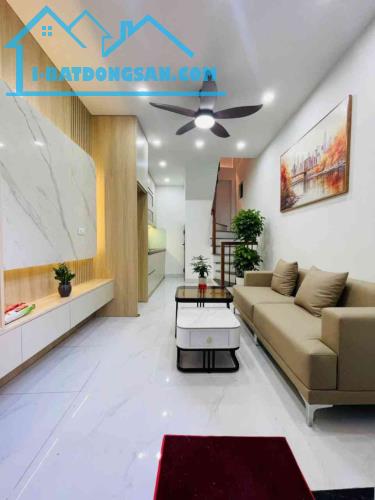Bán Nhà Trần Khát Chân, xây mới, lô góc, không QH, 4 tầng 3 ngủ đủ nội thất, Nhỉnh 6 Tỷ