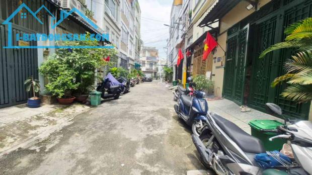 Bán nhà bên sông QL13 cạnh Vạn Phúc city, 60m2 (5x12), 4 tầng 4PN, HXH 7m, giá 8.5 tỷ