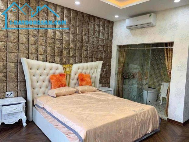 *Bán nhà đẹp, 4 tầng, đường Nguyễn Dữ, trung tâm thành phố, dt 80m2, giá 8,8 Tỷ