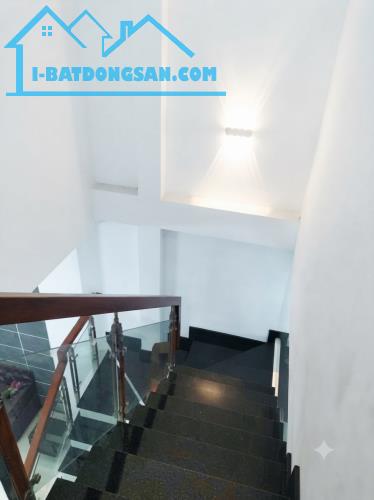 Nhà 2 mặt tiền gần AEON – HXH, 2PN khép kín, giá 5,7 tỷ
