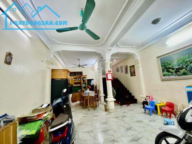 BÁN NHÀ RẤT GẦN MẶT PHỐ TRƯỜNG CHINH – ĐỐNG ĐA, NGÕ THÔNG, MẶT TIỀN RỘNG, SÁT ĐƯỜNG Ô TÔ.