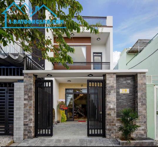 Cần bán gấp nhà gần chợ Bình Chánh giá rẻ