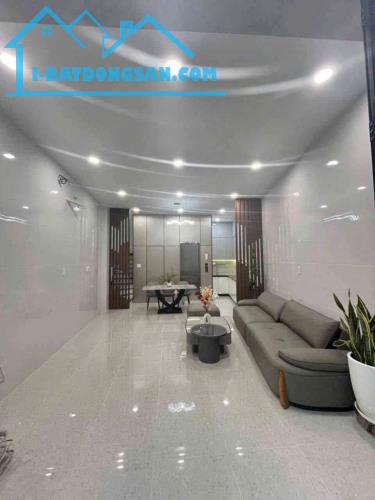 Nhà Tân Bình - Âu Cơ nở hậu - thang máy, 4 tầng ở ngay- KD, ngang 4m - dài 10m - hơn 8 tỷ