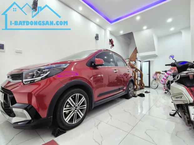 Bán nhà ngõ 1150 Đường Láng, DT 30/36m, 5 tầng, MT 3.7m, giá 9.6 tỷ, oto vào nhà.