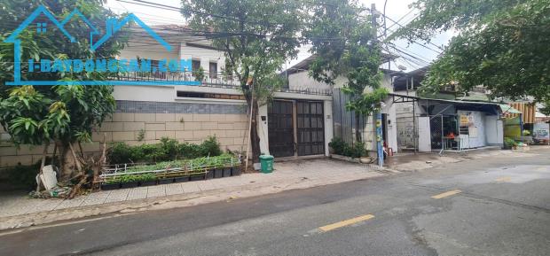 Biệt thự Phước Bình – Dt 351m² (12 x 29.5m) x 2 tầng – Hồ bơi riêng – Sân đậu ô tô