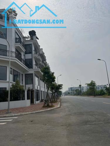 Căn shophouse tại Trâu Quỳ ngay gần gần viên Gia Lâm giá nhỉnh 14 tỷ