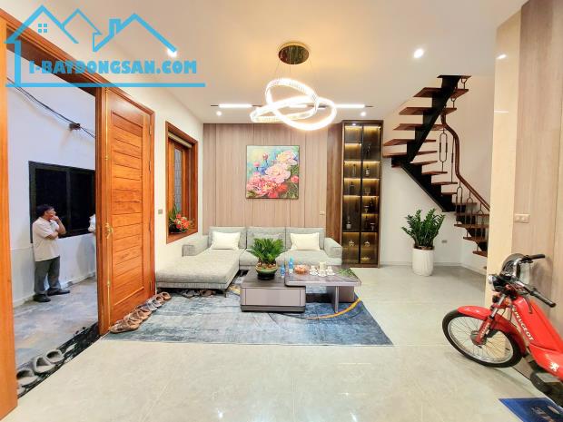 B.á.n Nh.à Phố B.ạch Mai DT 48m2x6T thang máy - full nội thất- cách phố 20m ở luôn