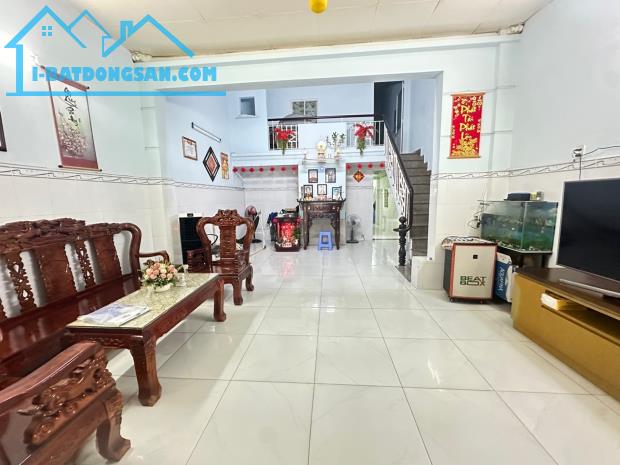 Bán nhà đường Phạm Văn Đồng gần Gigamall, 105m2 (5x21), 3PN, sân đỗ ô tô, chỉ 6.25 tỷ