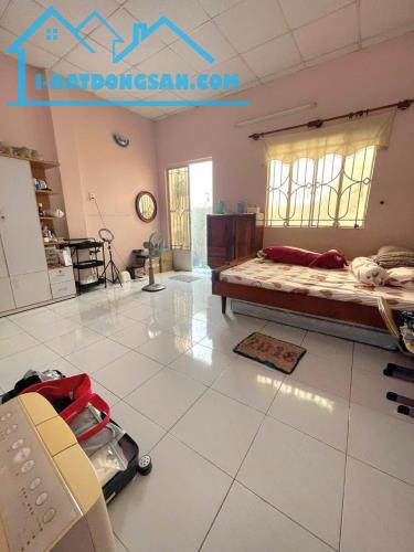Bán đất tặng nhà ngang 5m HXT tránh 1 sẹc Lũy Bán Bích Tân Phú 75m2 gần trường C3 9.8 tỷ.