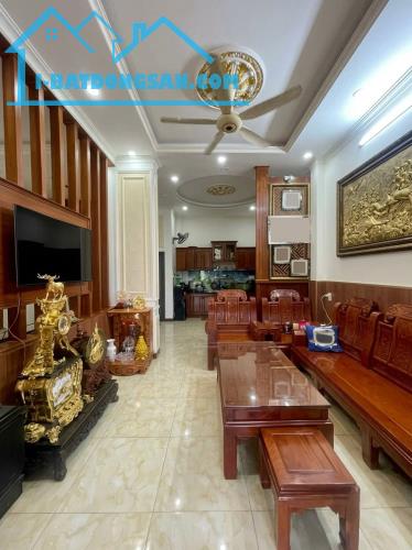 [DD189*] Nhà đẹp sát Ngã Tư Ga 3T 5Phòng ngủ giá 6.x tỷ