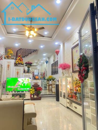 NHÀ ĐẸP HẺM NHỰA XE HƠI TRÁNH 4 TẦNG GẦN KHU DC HỒNG LONG 4,2X29 CHỈ 14 TỶ.