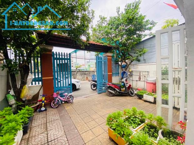 Bán nhà cấp 4 Quốc lộ 13 gần Vạn Phúc city, 140m2 (7x20), 3PN, giá 10.5 tỷ