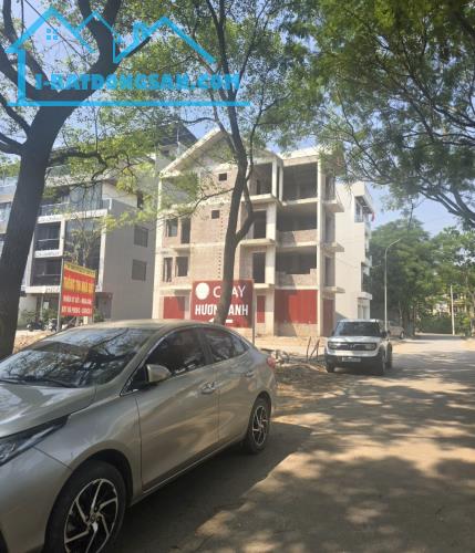 Bán BT Hà Phong Lô Góc + DT: 699m mặt tiền cực rộng thoáng. + Vị trí: Đắc địa Gần Cầu Thăn