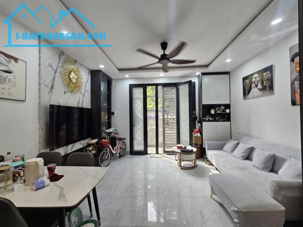 Bán nhà Phúc Lợi,Long Biên 5 tầng,35m,mt4.7m gần phố nhỉnh 6 tỷ