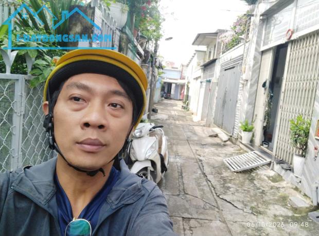 Nhà Tân Phú - Nguyễn Sơn, 2 tầng ở ngay - ngang 4m - dài 15m - hơn 5 tỷ nhẹ.