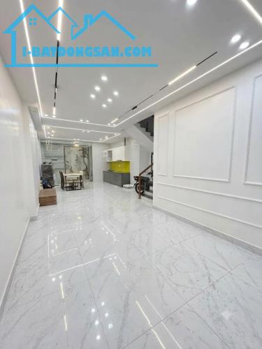 Bán nhà phố Tôn Đức Thắng, ô tô đỗ cửa, 63m2 3 tầng, mặt tiền 3.5m, giá nhỉnh 4 tỷ.