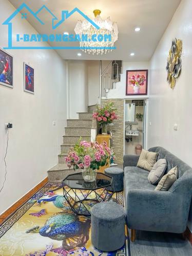 4.5 TỶ – 16M2 – 4 TẦNG – BA GÁC ĐỖ CỬA – 20M RA PHỐ – BẠCH MAI (HBT) – 0985.826.871 (ko QH
