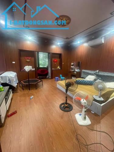 Nhà mặt ngõ 24 Kim Đồng view hồ, 76m2 x 5T, MT 5.5m, giá 28 tỷ có TL, 0985868893