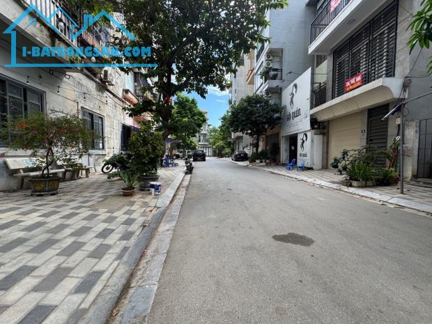 Chỉ 3.x tỷ có nhà 50 m2 hộ khẩu Tây Hồ, lô góc thoáng trung tâm Phú thượng, sẵn sổ