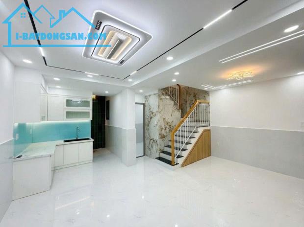 Nhà Tân Bình - Lạc Long Quân, 2 tầng - ở ngay - ngang gần 6m - 86m2 - hơn 5 tỷ.