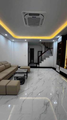 Vĩnh Phúc - 60m² mặt tiền 4,9m - 3 gác tránh - 30m ô tô - Gần phố - Thang máy - 16,3 tỷ