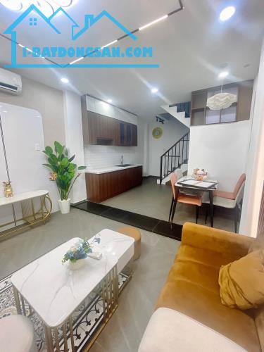 Hẻm ô tô _ Lạc Long Quân _ Tân Bình _ 35m2(3.5x10) _ Nhà 4 tầng _ Giá 4.9 tỷ