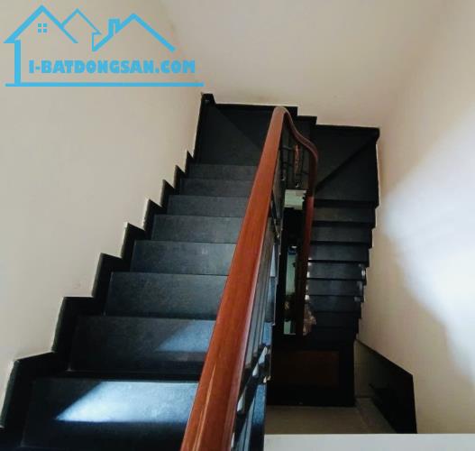 Bán nhà mặt tiền 3 tầng Trần Tấn Tân Phú vừa ở vừa KD, sầm uất, đủ tiện ích, chỉ 10.X tỷ