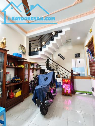Bán nhà mặt tiền 3 tầng Trần Tấn Tân Phú vừa ở vừa KD, sầm uất, đủ tiện ích, chỉ 10.X tỷ