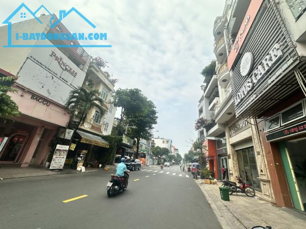 Bán nhà MTKD Trần Hưng Đạo - P.Tân Sơn Nhì - DT : 4.5x21m - lửng 2 lầu mới - Giá : 14.2 tỷ