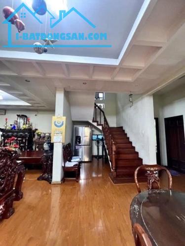 Nhà phố Dương Quảng Hàm hẻm 8m ngang 8m 136m2 tiện làm Biệt thự nghỉ dưỡng nhỉnh 17 tỷ.