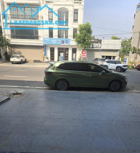 Cắt lỗ sâu! BT KĐT MÀ GIÁ GIẢM TỚI CẢ TỶ. + Đất Tại Hà Nội có vỉa hè cây xanh tươi mát +