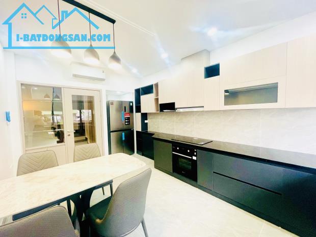 Hiếm! Nhà cực đẹp 33m2x6T thang máy. Ôtô đỗ cổng – ngõ thông – Cạnh Vin Smart phố Tây Mỗ.