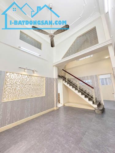 Rẻ, 4 Tầng, ngang 5.2m, 55m2, hẻm xe hơi gần Lạc Long Quân, Tân Bình, chi 6.2 Tỷ