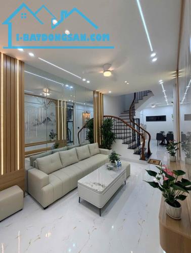 8.1 TỶ! NHÀ MỚI 6 TẦNG TẠI THÁI THỊNH – TRUNG TÂM ĐỐNG ĐA!