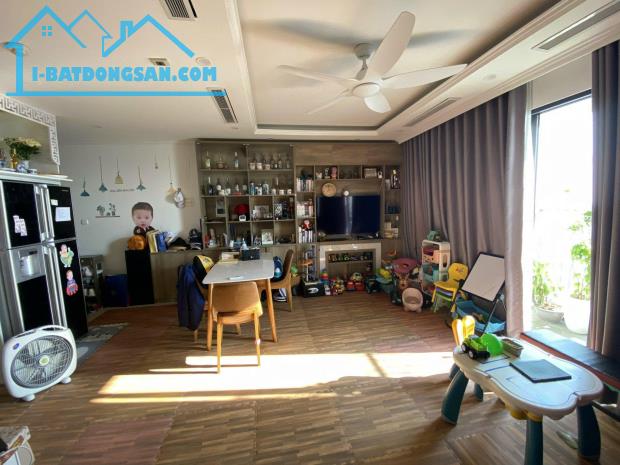 Vinhomes D'Capitale – Bán căn 3 ngủ, view hồ, hướng đẹp mát, rất đáng cân nhắc