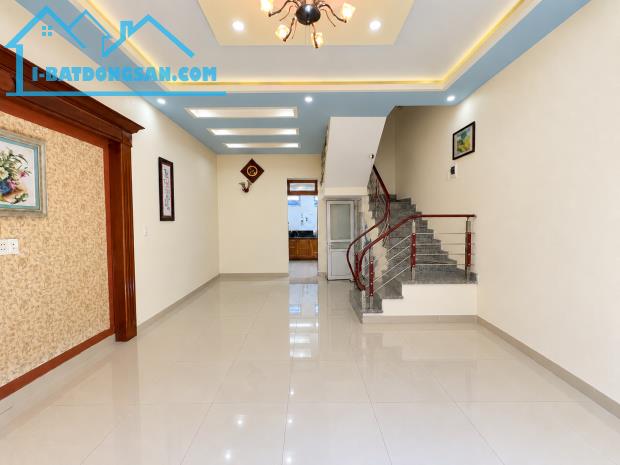 Nhà 4 tầng lô góc 3 mặt thoáng Trung Hành 60m², ô tô đỗ cửa, giá 3,65 tỷ